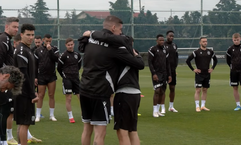 Οι-παίκτες-του-ΠΑΟΚ-αγκάλιασαν-τον-Ραζβάν-Λουτσέσκου-στην-πρώτη-προπόνηση-μετά-το-θάνατο-του-πατέρα-του,-Μιρτσέα