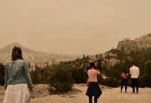 Καιρός:-Αφρικανική-σκόνη-σαρώνει-από-σήμερα-τη-χώρα-–-Λασποβροχές-και-υψηλές-θερμοκρασίες-αναμένονται-μέσα-στην-εβδομάδα