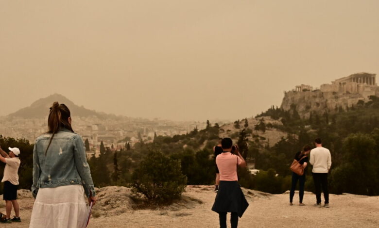 Καιρός:-Αφρικανική-σκόνη-σαρώνει-από-σήμερα-τη-χώρα-–-Λασποβροχές-και-υψηλές-θερμοκρασίες-αναμένονται-μέσα-στην-εβδομάδα