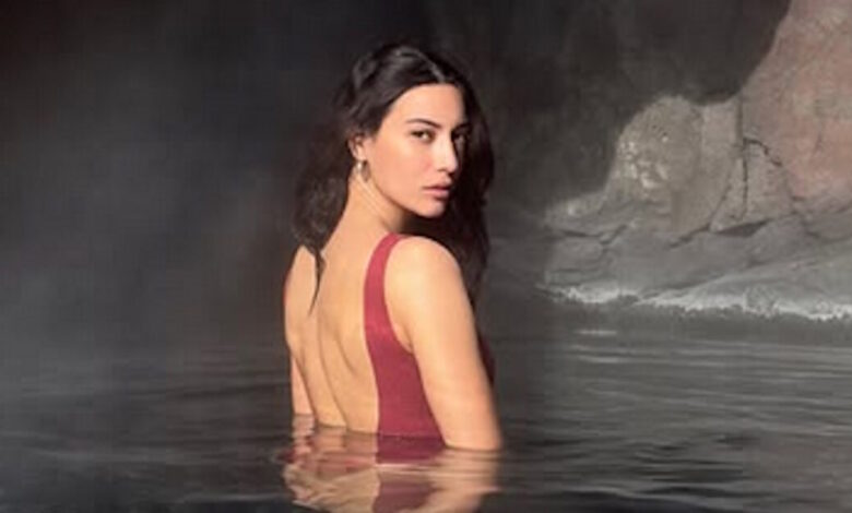 Η-Ευγενία-Σαμαρά-στην-Ισλανδία:-Εικόνες-από-το-spa-με-νερό-που-ζεστάθηκε-από-το-ηφαιστειακό-μάγμα