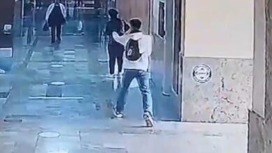 Βίντεο-από-τη-στιγμή-που-o-ένοπλος-πρώην-μαθητής-εισβάλλει-με-τουφέκι-σε-σχολείο-στην-Τουρκία-και-πυροβολεί-αδιακρίτως