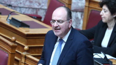 Μακάριος-Λαζαρίδης:-Αυτό-είναι-το-πτυχίο-μου-–-Το-2007-μπορούσες-να-εργαστείς-ως-μετακλητός-ακόμα-και-με-βεβαίωση-σπουδών