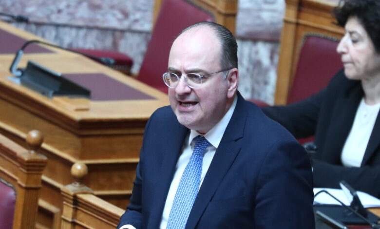 Μακάριος-Λαζαρίδης:-Αυτό-είναι-το-πτυχίο-μου-–-Το-2007-μπορούσες-να-εργαστείς-ως-μετακλητός-ακόμα-και-με-βεβαίωση-σπουδών