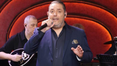 Στέλιος-Διονυσίου:-Όταν-τραγούδησα-για-πρώτη-φορά-με-τον-πατέρα-μου,-τον-κοίταξα-και-είδα-ότι-ήταν-δακρυσμένος