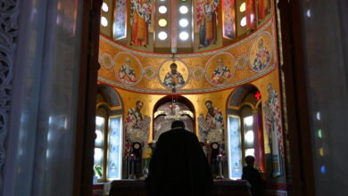 Ηράκλειο:-Αντί-να-ψάλλει-«Χριστός-Ανέστη»-ιερέας-έκανε-Ανάσταση-στα-κρατητήρια,-τον-κατήγγειλε-για-απειλές-η-εν-διαστάσει-σύζυγος