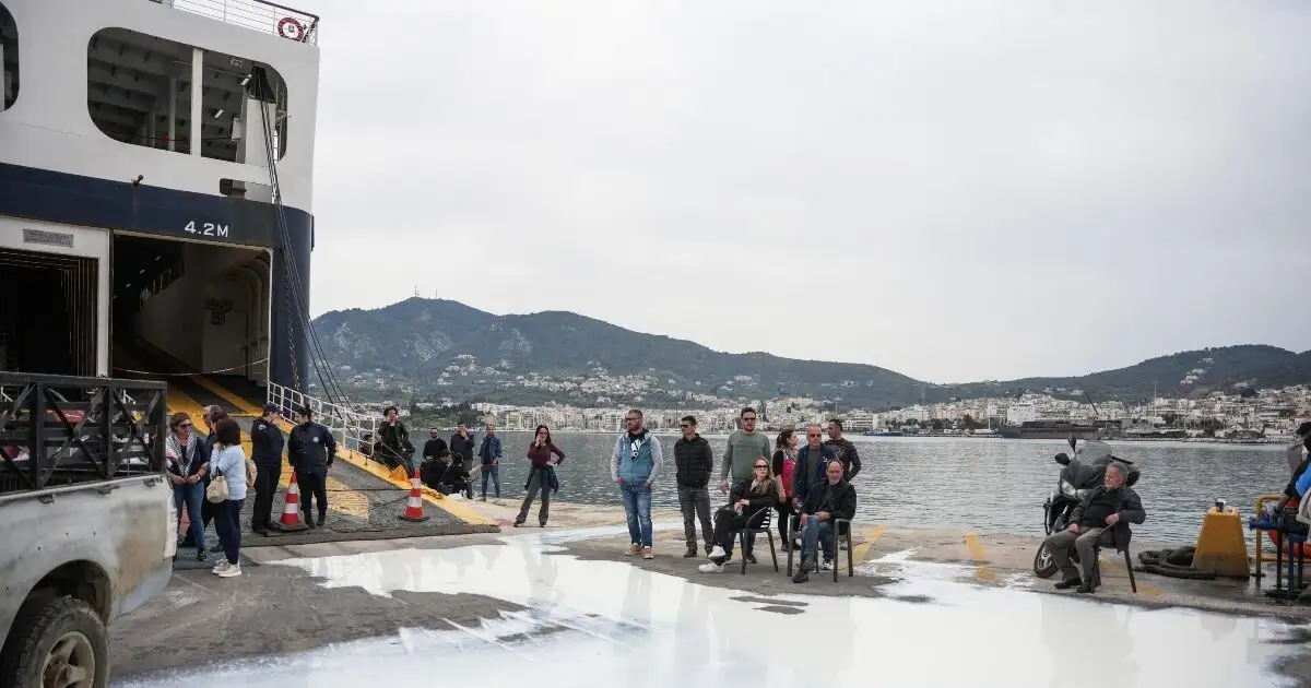 Μυτιλήνη:-Κτηνοτρόφοι-μπλόκαραν-πλοίο-στο-λιμάνι-–-700-περίπου-επιβάτες-έμειναν-εκτός