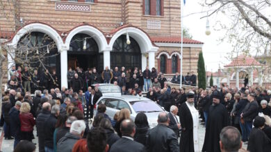 Στέφανος-Μπορμπόκης:-«Σαν-πληγωμένο-αετόπουλο-στο-χώμα»,-το-ζεϊμπέκικο-που-παίχτηκε-στην-κηδεία-του-παλαίμαχου-ποδοσφαιριστή