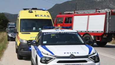 Απεγκλωβίστηκε-οδηγός-στην-Πάρνηθα-–-Έπεσε-σε-γκρεμό-με-το-αυτοκίνητό-του