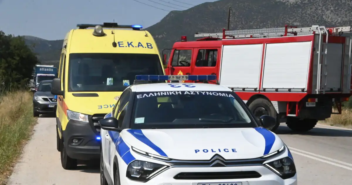 Απεγκλωβίστηκε-οδηγός-στην-Πάρνηθα-–-Έπεσε-σε-γκρεμό-με-το-αυτοκίνητό-του