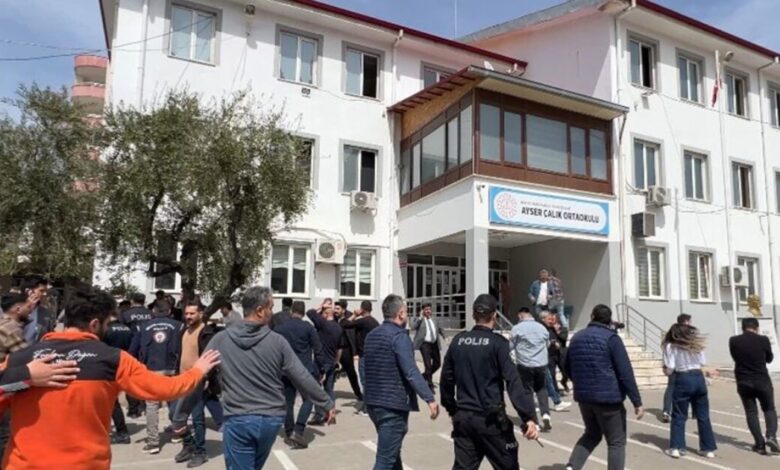 Τουρκία:-Βίντεο-ντοκουμέντο-από-τον-ένοπλο-15χρονο-να-πυροβολεί-μέσα-στο-σχολείο-–-Στους-9-οι-νεκροί-από-το-μακελειό