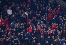 Οπαδοί-του-Ολυμπιακού-στην-προπόνηση,-ενόψει-Παναθηναϊκού:-«Να-ματώσετε-τη-φανέλα»