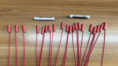 Νίκαια:-14χρονος-πήγε-με-πυροτεχνήματα-έξω-από-σχολείο-–-Χειροπέδες-στους-γονείς-του-και-στον-42χρονο-προμηθευτή