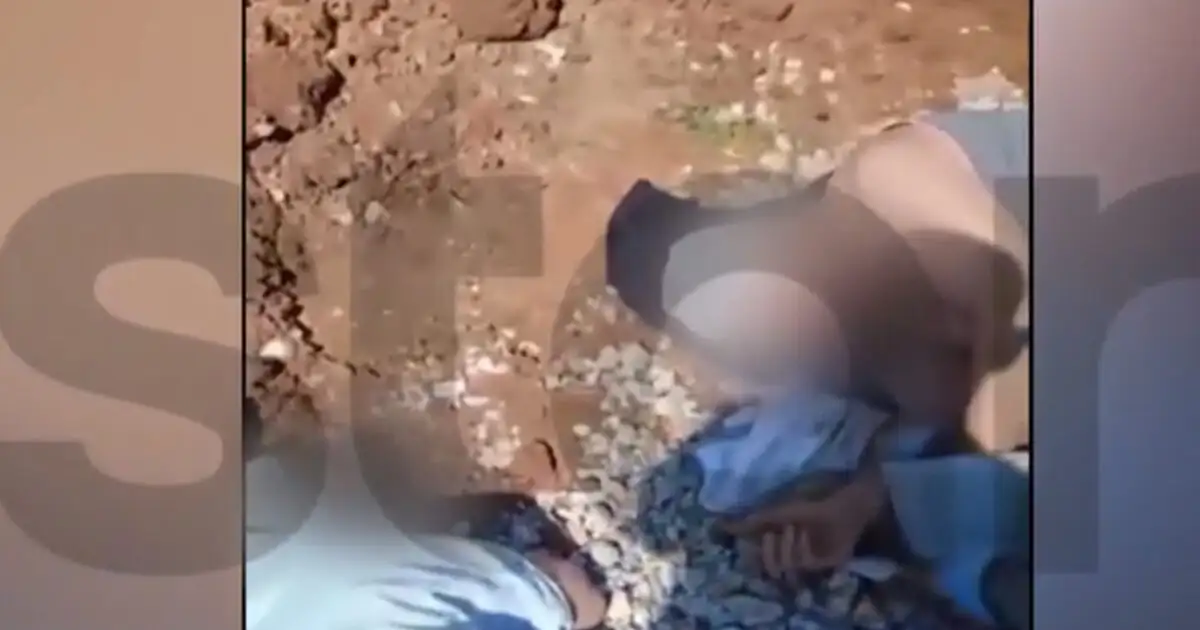 Βάρκιζα:-Πατέρας-και-γιος-καταπλακώθηκαν-από-πέτρες-σε-παραλία-–-«Φώναζαν-βοήθεια,-ήταν-καλυμμένοι-με-χώμα»