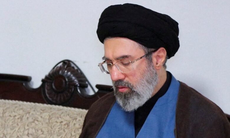 Μοτζταμπά-Χαμενεΐ:-Το-Ιράν-θα-βυθίσει-πολεμικά-πλοία-των-ΗΠΑ-στα-Στενά-του-Ορμούζ-απειλεί-σύμβουλός-του