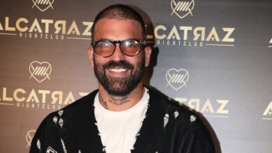 Δημήτρης-Αλεξάνδρου-–-Ρία-Ελληνίδου:-Το-κατοικίδιο-φίδι-του-επιχειρηματία-τυλίχτηκε-γύρω-από-την-τραγουδίστρια-–-Δείτε-βίντεο