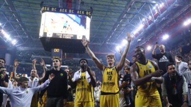 ΑΕΚ:-Οι-έξαλλοι-πανηγυρισμοί-παικτών-και-οπαδών-στη-«sunel-arena»-μετά-την-πρόκριση-της-Ένωσης-στο-final-4-του-bcl