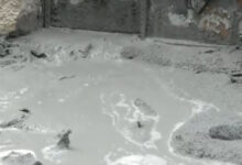 Κυψέλη:-Αναβλύζει-τσιμέντο-από-τον-δρόμο-–-Διακοπή-της-κυκλοφορίας