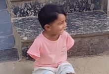 Το-κοριτσάκι-χωρίς-χέρια-που-συγκίνησε-το-διαδίκτυο:-Δεν-παίζει,-αλλά-ζει-τη-χαρά