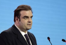 Πιερρακάκης:-Το-πλεόνασμα-θα-είναι-μεγαλύτερο-από-τον-στόχο-–-Θα-επιστρέψει-ως-στήριξη-στους-πολίτες