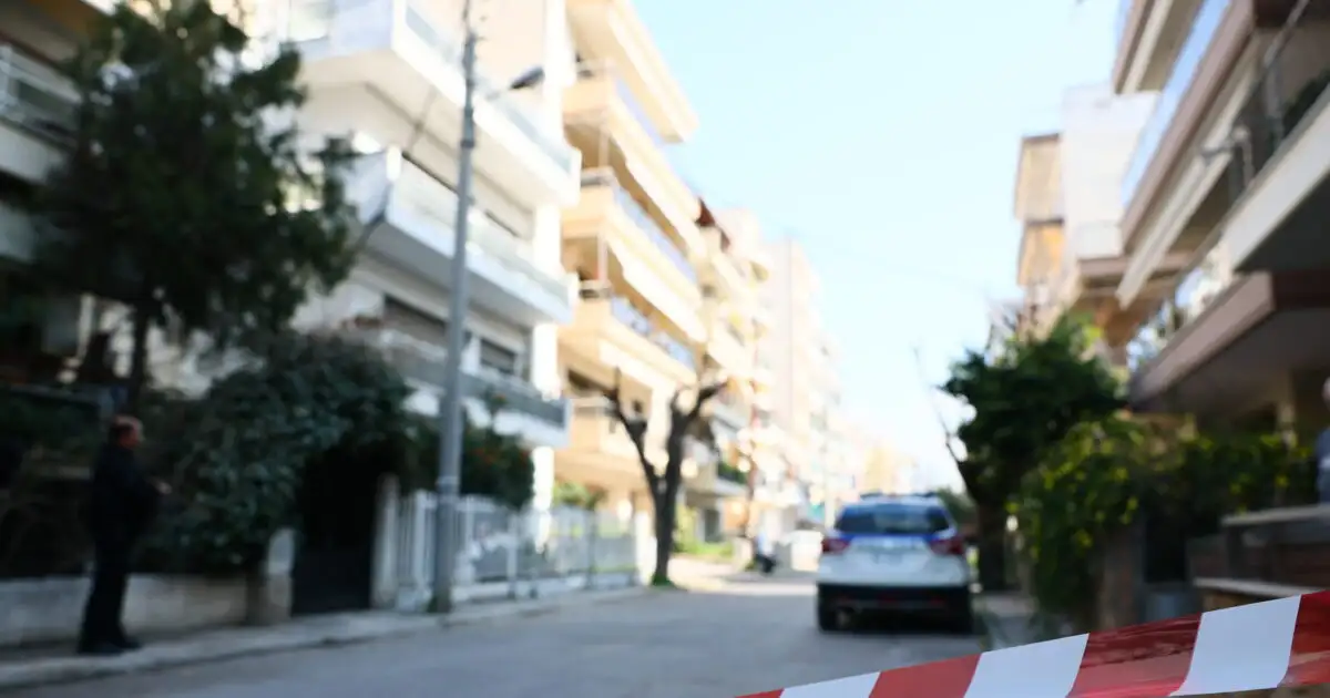 Μεταξουργείο:-Μαχαίρωσε-40χρονο-στο-πόδι-και-του-έκλεψε-την-τσάντα-– Ανθρωποκυνηγητό-για-τον-εντοπισμό-του