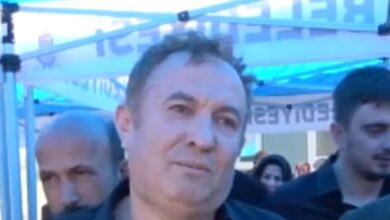 ayla-kara:-Λιποθύμησε-στην-κηδεία-ο-σύζυγος-της-καθηγήτριας-που-σκοτώθηκε-στο-μακελειό-στην-Τουρκία-–-Σπαρακτικές-στιγμές