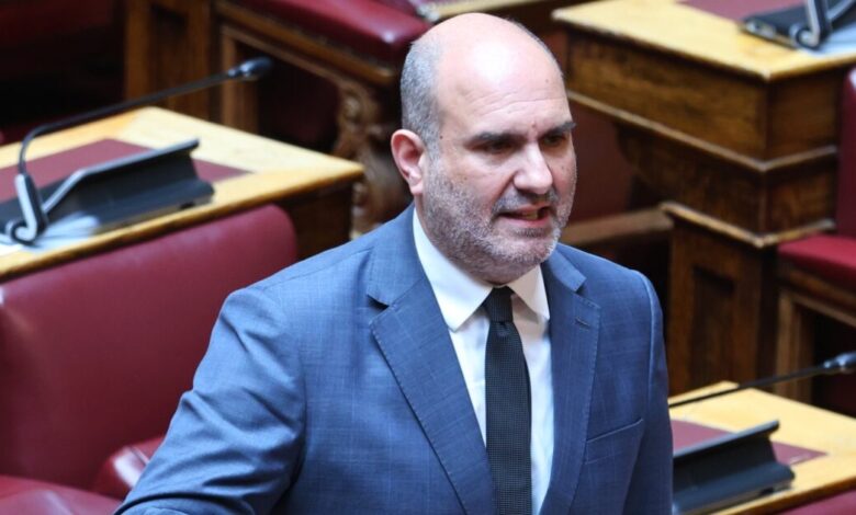 Ο-Δημήτρης-Μαρκόπουλος-και-επίσημα-νέος-κοινοβουλευτικός-εκπρόσωπος-της-ΚΟ-της-ΝΔ-στη-θέση-του-Μακάριου-Λαζαρίδη