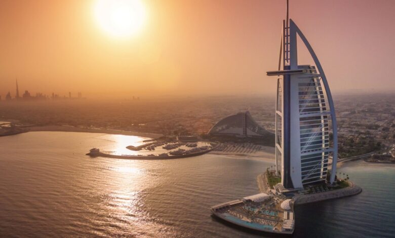 Κλείνει-για-18-μήνες-το-ξενοδοχείο-burj-al-arab-του-Ντουμπάι