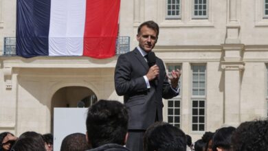 Ο-Μακρόν-προτείνει-«μία-ημέρα-χωρίς-ίντερνετ»-κάθε-μήνα-στους-νέους-–-Η-ελληνική-λέξη-που-χρησιμοποίησε