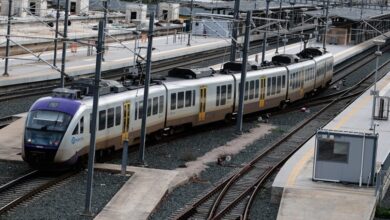 Πάτρα:-Τρένο-έπεσε-σε-αυτοκίνητο-που-ήταν-παρκαρισμένο-στις-γραμμές