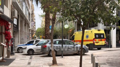 Θρίλερ-στο-κέντρο-της-Αθήνας:-Νεκρή-γυναίκα-σε-ακάλυπτο-πολυκατοικίας-–-«Άκουσα-κραυγές-και-σπάσιμο-τζαμαρίας»