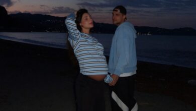 Μαριαλένα-Ρουμελιώτη-–-Σάκης-Κατσούλης:-Τρυφερά-φιλιά-και-βόλτα-στην-παραλία-λίγο-πριν-γίνουν-γονείς