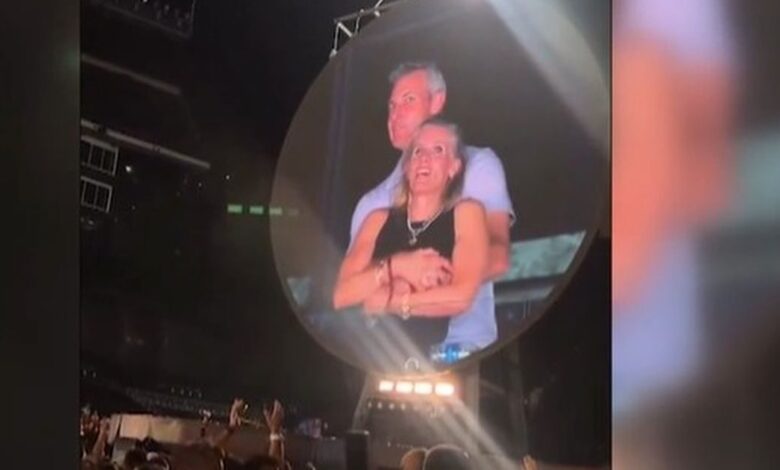 Η-Κρίστιν-Κάμποτ-ρίχνει-«μαύρο»-στους-coldplay-μετά-το-σκάνδαλο-της-kiss-cam:-«Δεν-θα-ξαναπάω-σε-συναυλία-τους»