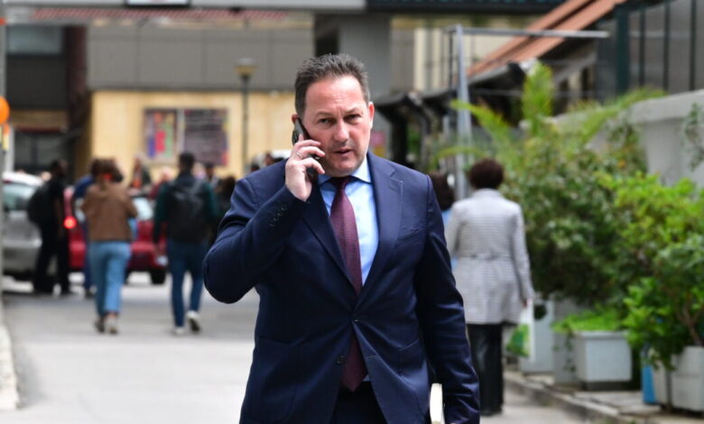 Γιώργος-Μυλωνάκης:-Στο-πλευρό-του-συνεργάτες-και-κυβερνητικά-στελέχη-–-«Το-γραφείο-του-τον-περιμένει»-λέει-ο-Κυριάκος-Μητσοτάκης