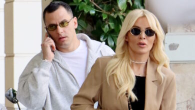 Ο-Παναγιώτης-Κουτσουμπής-είναι-ξετρελαμένος-με-την-κόρη-του-–-Κυκλοφορεί-με-μπλούζα-που-γράφει-«daddy»