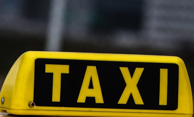 Πειραιάς:-Εντοπίστηκε-στο-λιμάνι-41χρονος-οδηγός-με-πλαστή-άδεια-ταξί-και-συνελήφθη