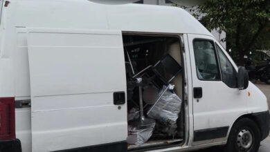 Φόρτωναν-κλεμμένες-μηχανές-σε-βαν,-τις-έκρυβαν-σε-αποθήκη-στον-Πειραιά-και-τις-πουλούσαν-για-ανταλλακτικά