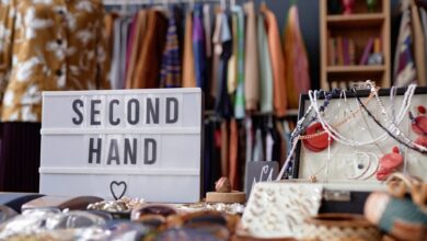 Ρούχα-second-hand:-Η-άνοδος-της-«δεύτερης-ζωής»-στη-μόδα