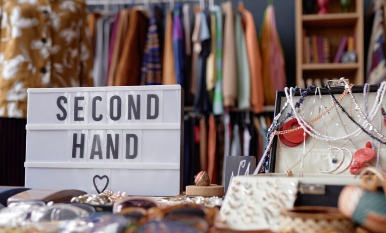Ρούχα-second-hand:-Η-άνοδος-της-«δεύτερης-ζωής»-στη-μόδα