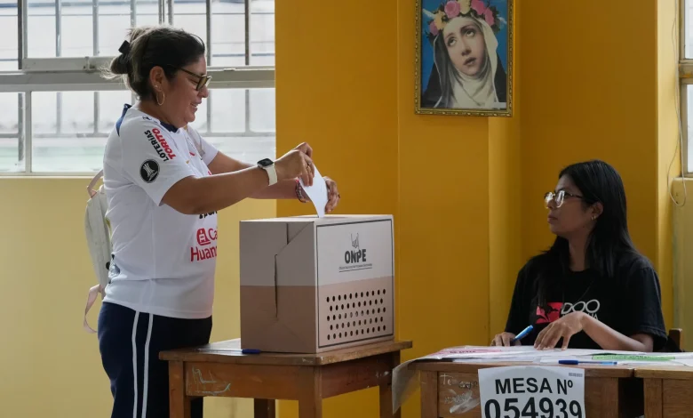 Περού:-Μια-εβδομάδα-μετά-τις-εκλογές-αναζητούν-ακόμα-τον-αντίπαλο-της-Φουτζιμόρι