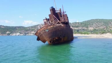 Γύθειο:-Καταρρέει-το-ναυάγιο-«Δημήτριος»-–-Βίντεο-με-τα-σημάδια-εγκατάλειψης