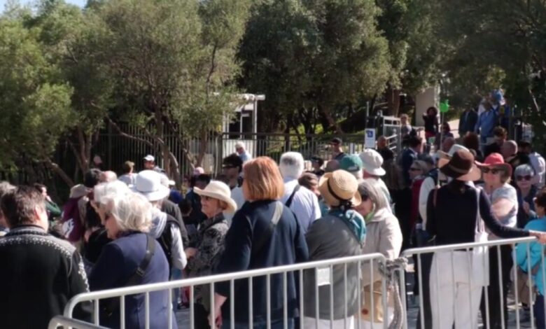 Διεθνής-Ημέρα-Μνημείων:-«Πλημμύρισαν»-οι-αρχαιολογικοί-χώροι-και-τα-μουσεία-λόγω-ελεύθερης-εισόδου