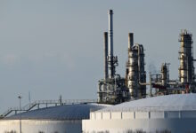 Η-«βουτιά»-στις-τιμές-του-πετρελαίου-και-οι-«ενέσεις»-στην-αγορά-για-τον-έλεγχο-του-ράλι-των-καυσίμων