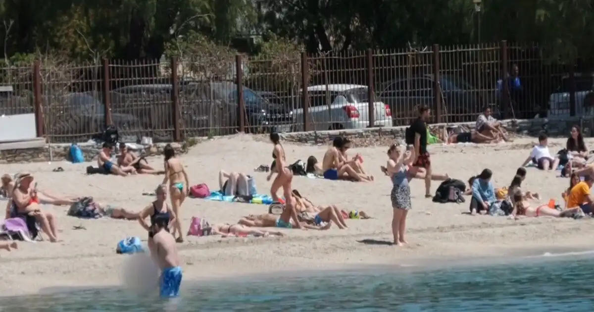 Καιρός:-Οι-πρώτες-βουτιές-για-τους-Αθηναίους,-σκηνικό-«Ιουλίου»,-πού-«άγγιξε»-τριαντάρι-η-θερμοκρασία