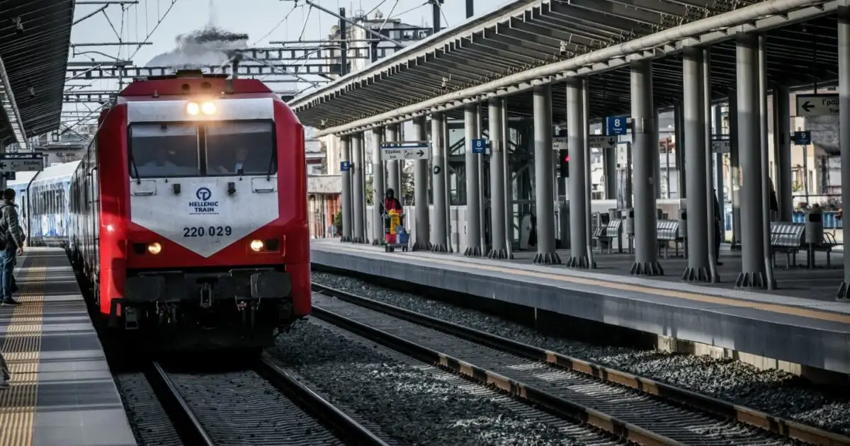 Βέροια:-Ακινητοποιήθηκε-αμαξοστοιχία-που-εκτελεί-το-δρομολόγιο-1735-λόγω-πτώσης-δέντρου