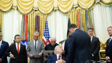 Τραμπ-για-Στενά-του-Ορμούζ:-Το-Ιράν-μας-έκανε-παιχνιδάκια-αλλά-οι-συζητήσεις-πάνε-πού-καλά