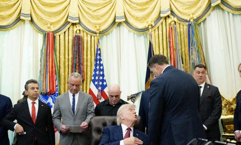 Τραμπ-για-Στενά-του-Ορμούζ:-Το-Ιράν-μας-έκανε-παιχνιδάκια-αλλά-οι-συζητήσεις-πάνε-πού-καλά