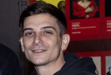 Νικολάκης-Ζεγκίνογλου:-Η-γιαγιά-μου-ήταν-πολύ-θρήσκα,-μια-φορά-με-πήρε-στην-εκκλησία-και-είπαν-«πάρτε-τον-πίσω»