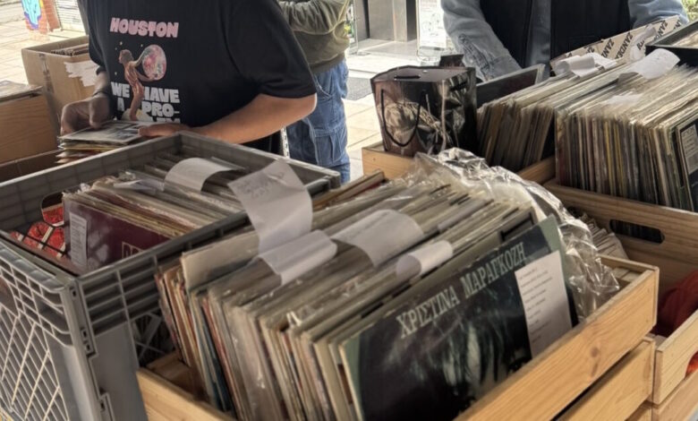 Θεσσαλονίκη:-Βρήκαν-βινύλια-«θησαυρούς»-και-χόρεψαν-υπό-τους-ήχους-των-djs-–-Κέφι-και-νοσταλγία