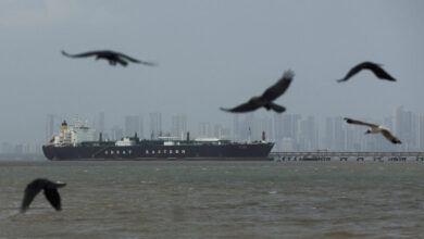 Το-Ιράν-έκλεισε-ξανά-τα-Στενά-του-Ορμούζ-κατηγορώντας-τις-ΗΠΑ-–-8-πετρελαιοφόρα-κατάφεραν-να-περάσουν