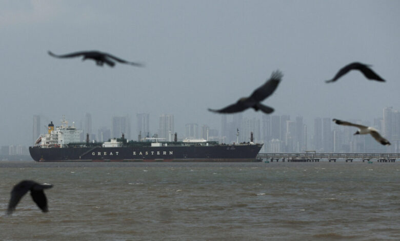 Το-Ιράν-έκλεισε-ξανά-τα-Στενά-του-Ορμούζ-κατηγορώντας-τις-ΗΠΑ-–-8-πετρελαιοφόρα-κατάφεραν-να-περάσουν